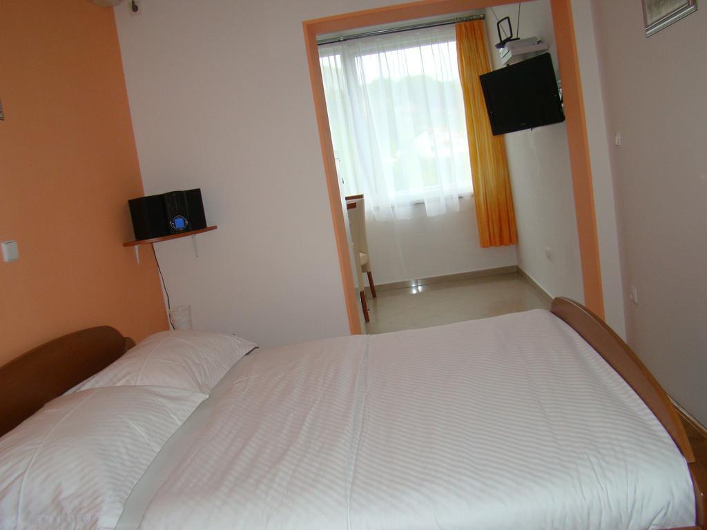 Apartments Villa Sunce Dugi Rat Habitación foto