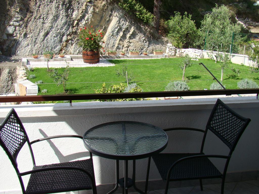 Apartments Villa Sunce Dugi Rat Habitación foto