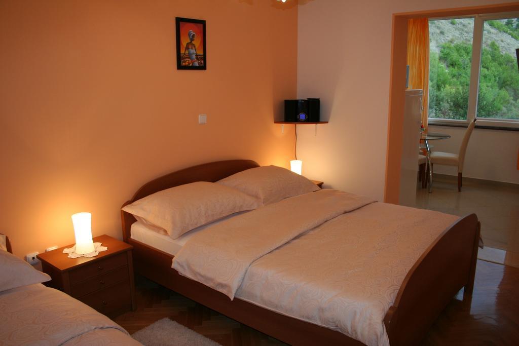 Apartments Villa Sunce Dugi Rat Habitación foto