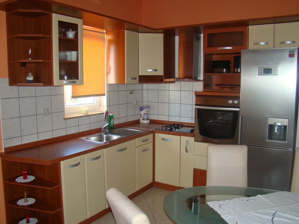 Apartments Villa Sunce Dugi Rat Habitación foto