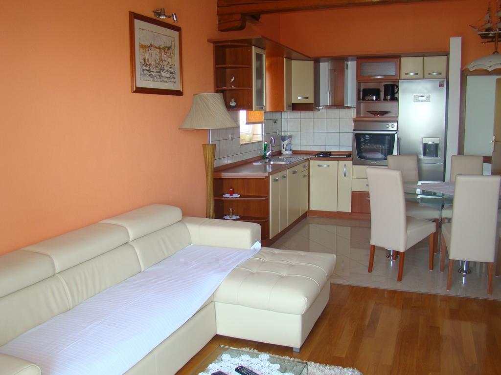 Apartments Villa Sunce Dugi Rat Habitación foto